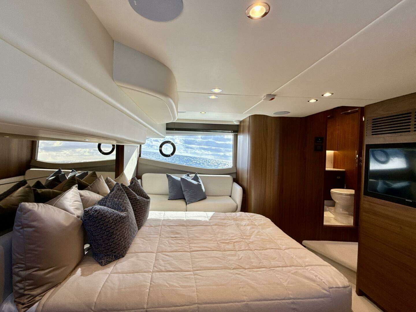 2026 Princess F50 - Image 24