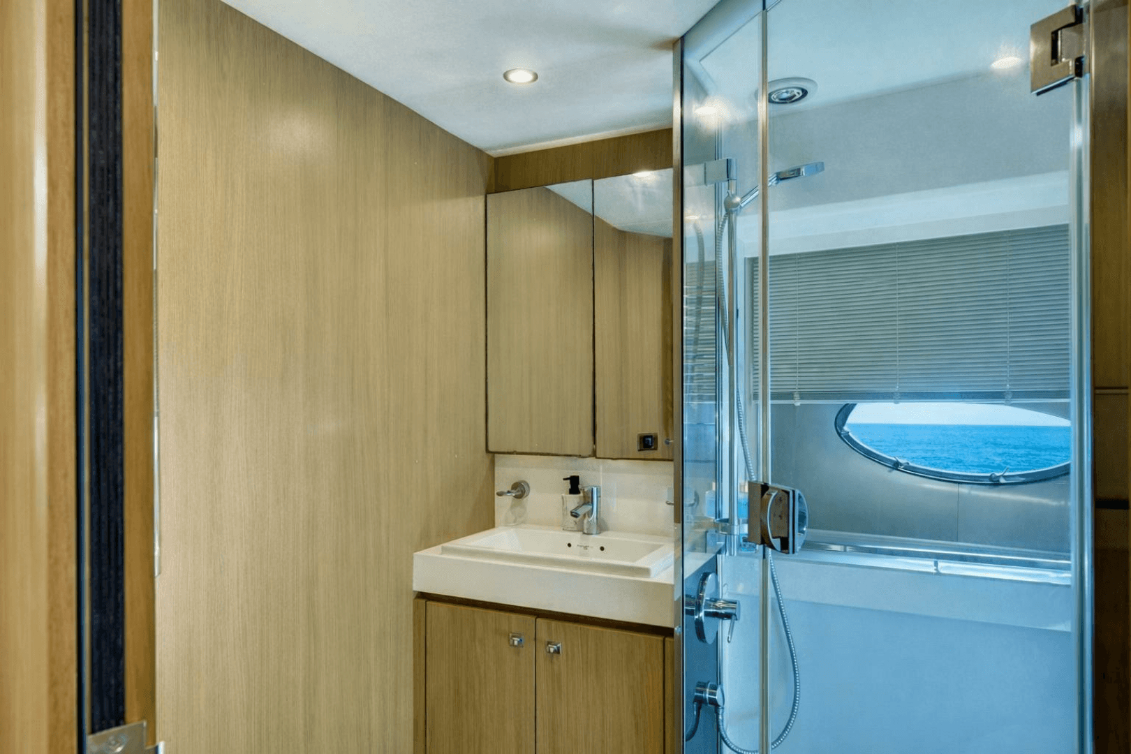 2014 Princess Yachts — - Image 18