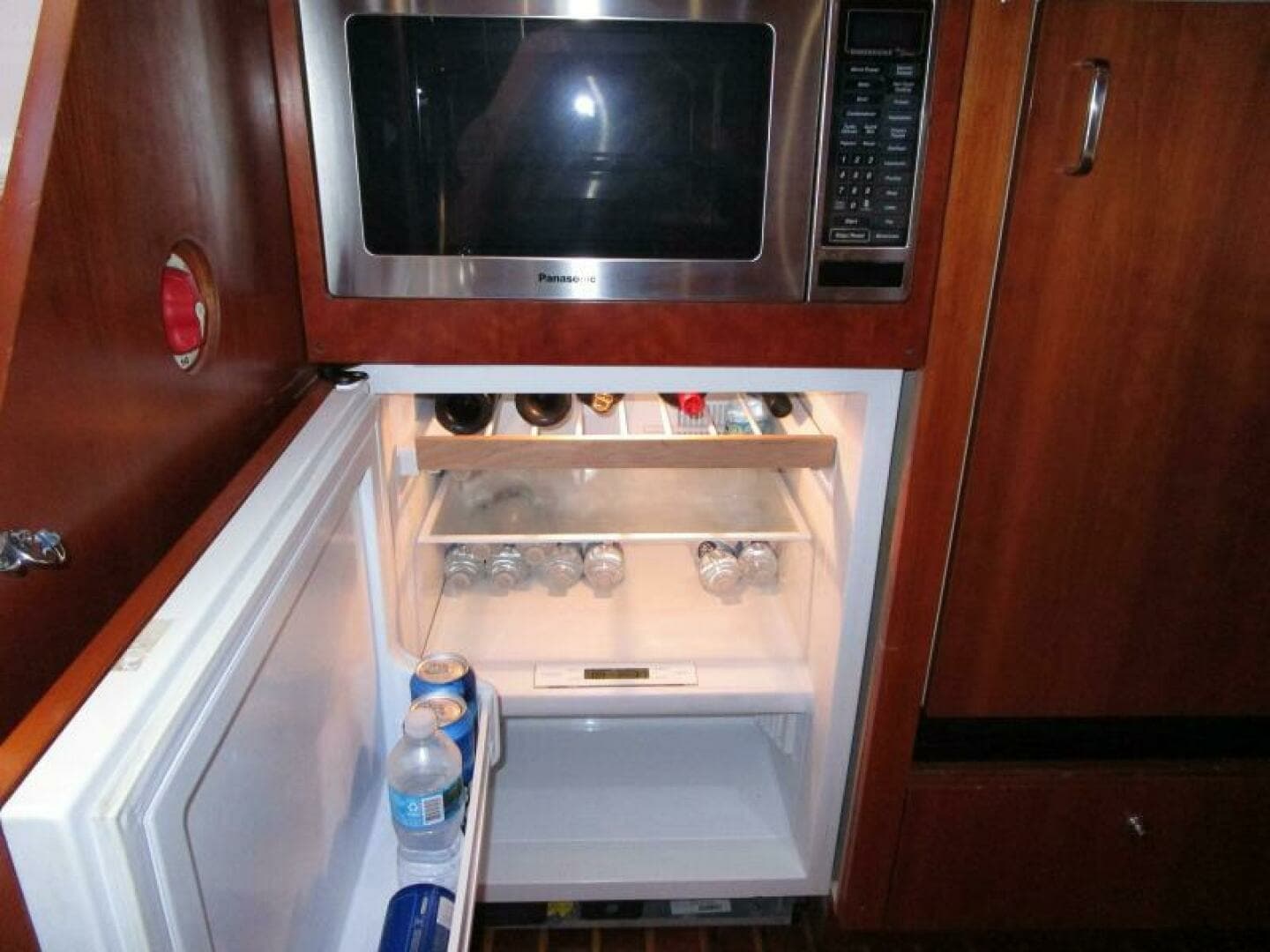 2003 Tiara Yachts 5200 Express - Image 10