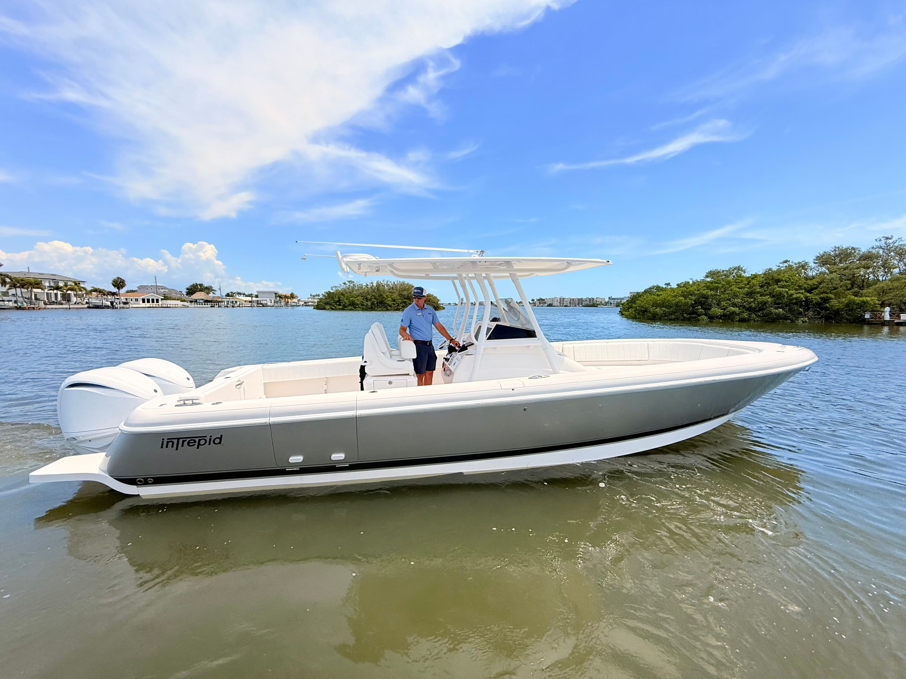 2020 Intrepid 327CC - 2