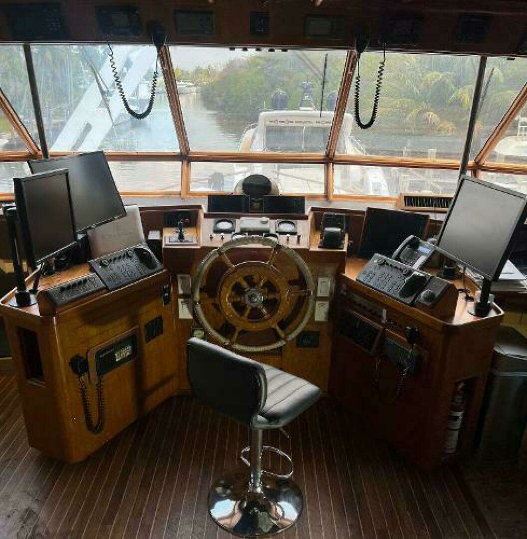 1983 Knight & Carver Custom Trideck - Image 16