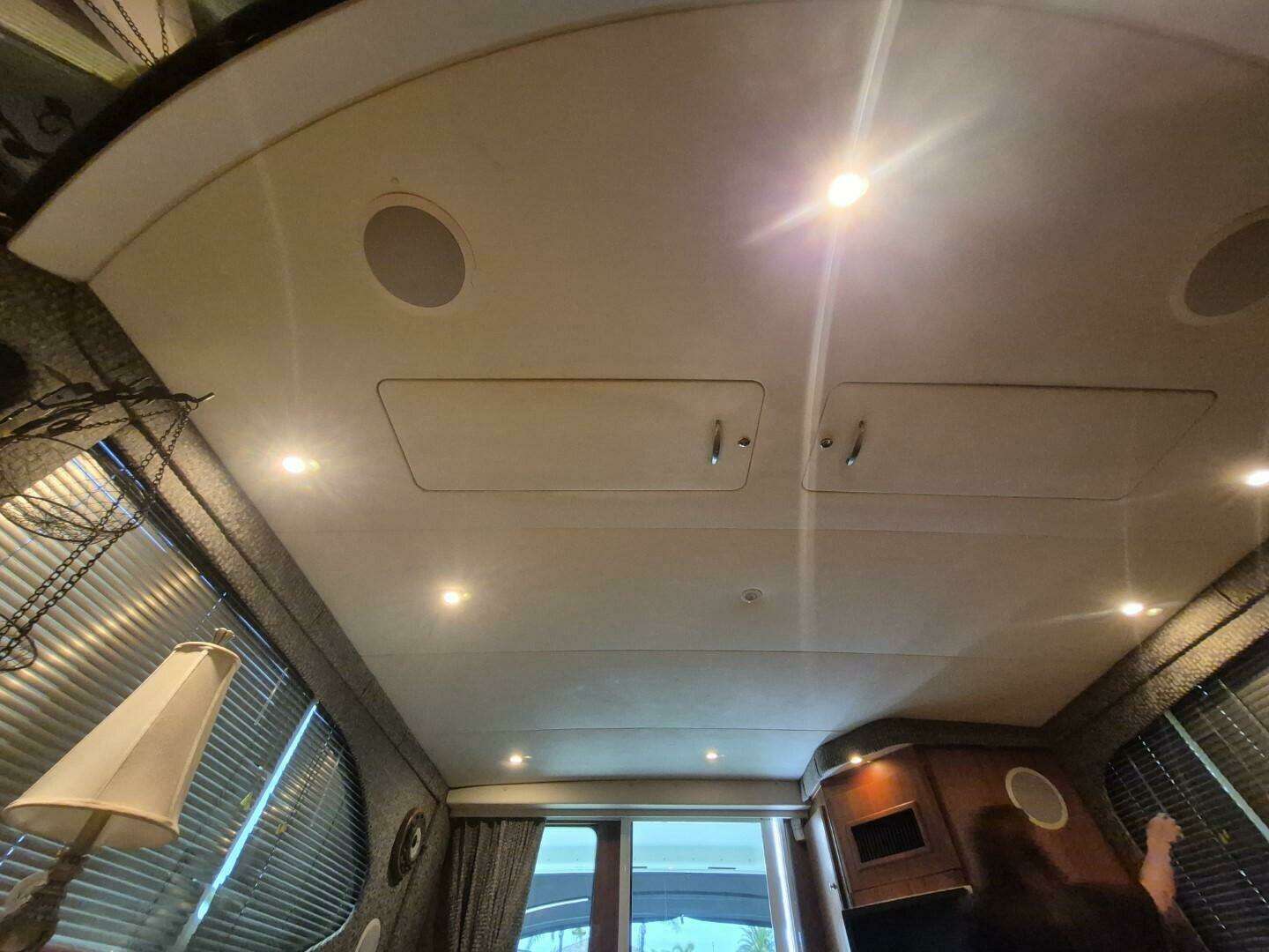 2002 Silverton 38 Convertible - Image 39