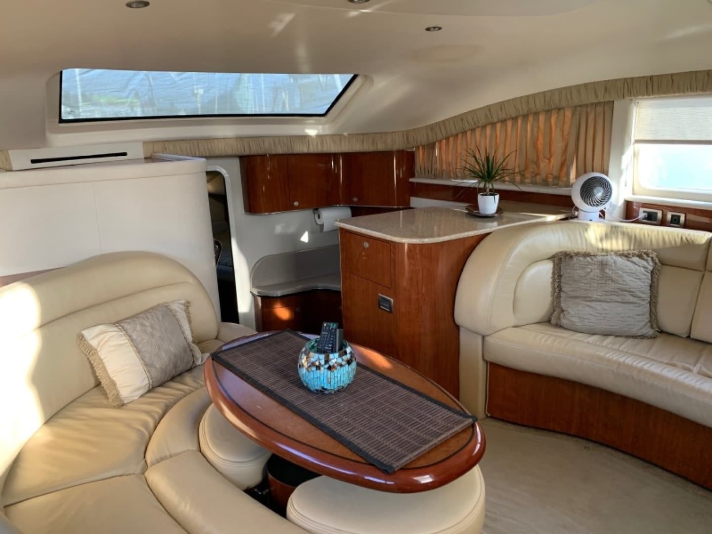 2004 Sea Ray 390 Motor Yacht - Image 43