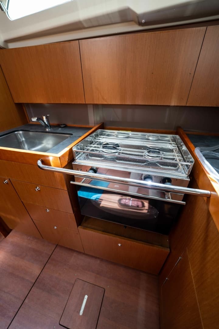 2017 Beneteau Oceanis - Image 12