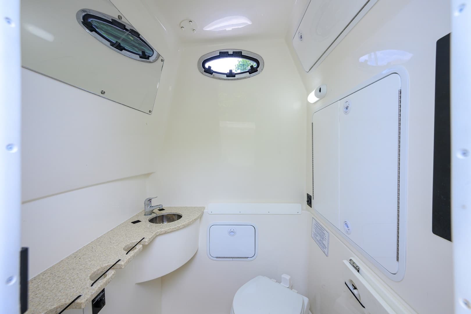 2019 Regulator Center Console - Image 34