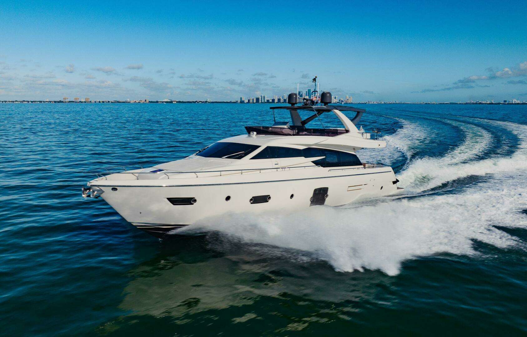 2017 Ferretti Yachts 750 - Image 4