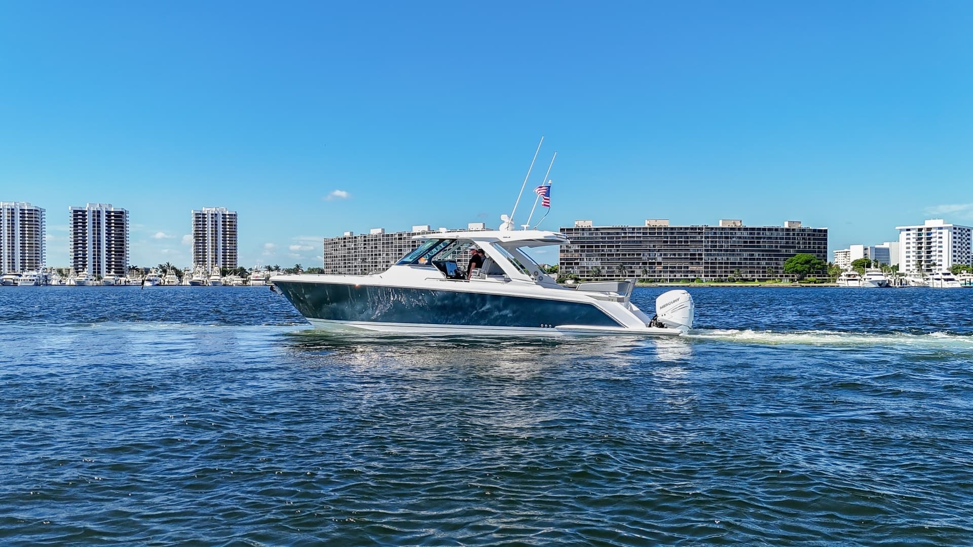 2020 Tiara Yachts 38 LS - Image 5