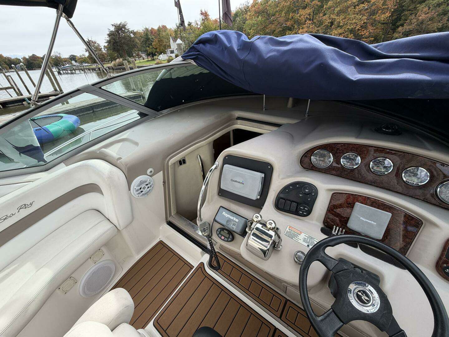 2005 Sea Ray 320 Sundancer - Image 11