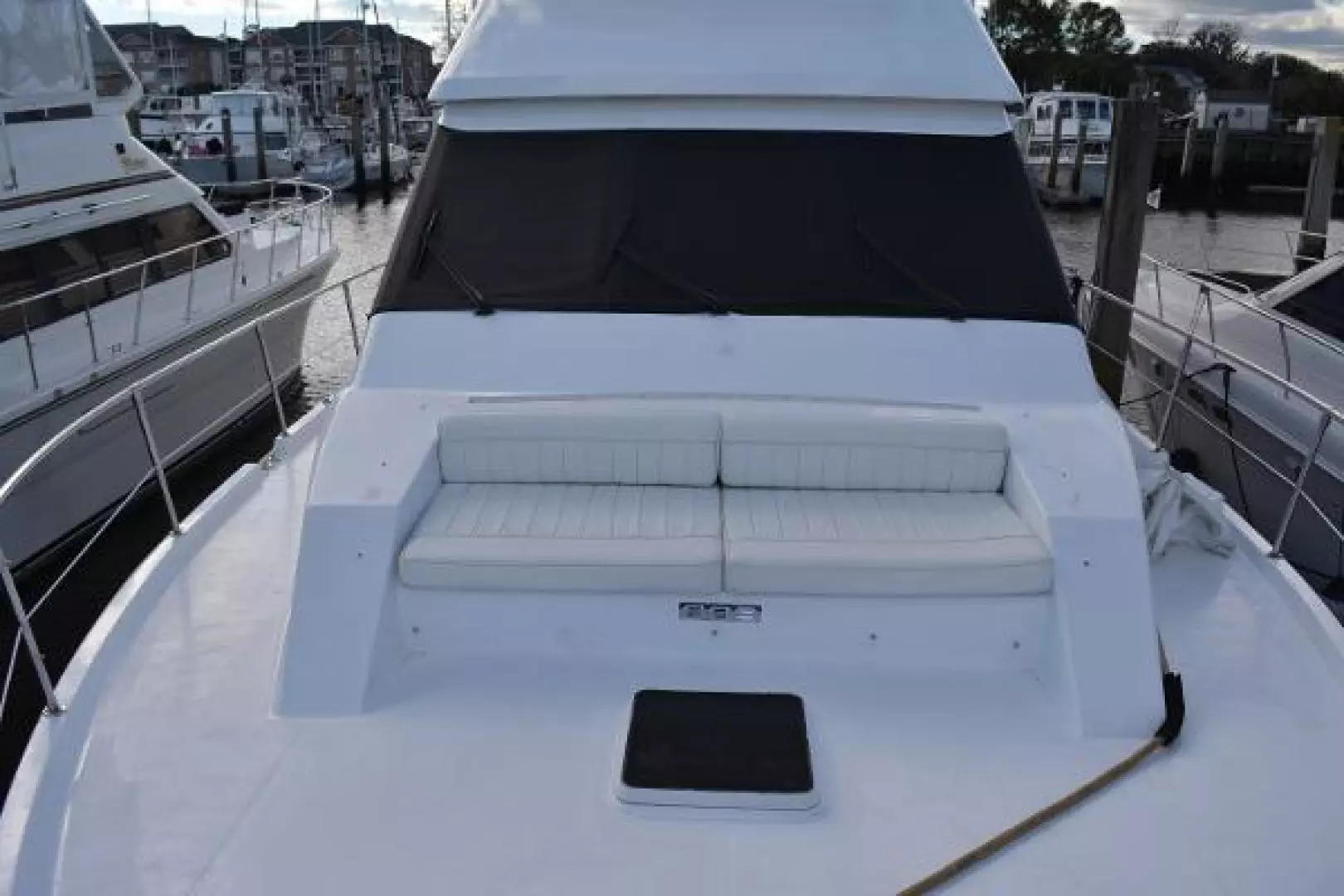 1989 Viking Motor Yacht - Image 16