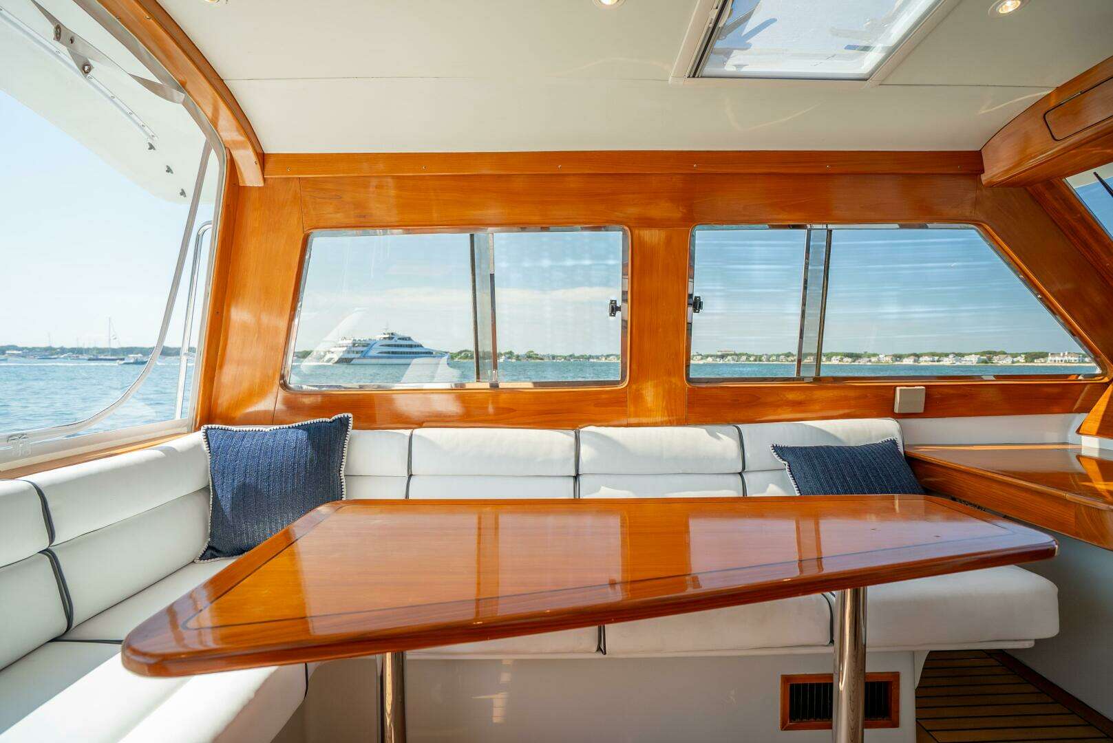 2000 Little Harbor WhisperJet 44 - Image 12