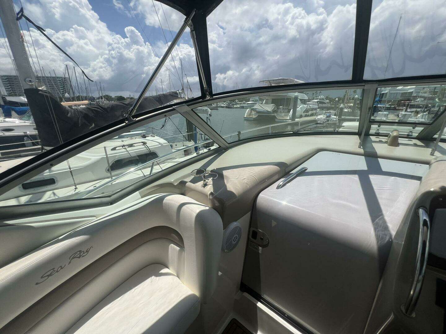 2003 Sea Ray 320 Sundancer - Image 18