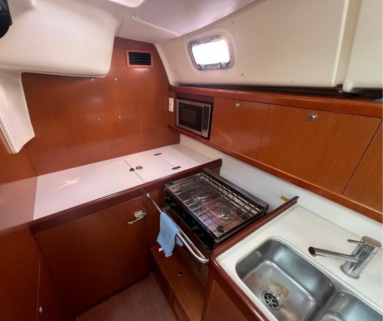 2011 Beneteau Oceanis 40 - Image 14