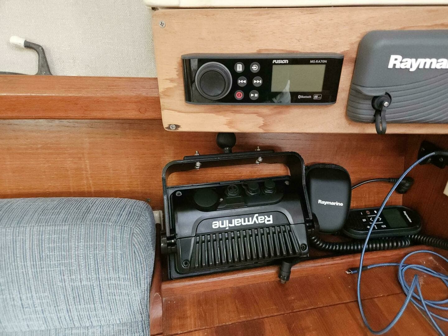 1996 Hunter 336 - Image 23