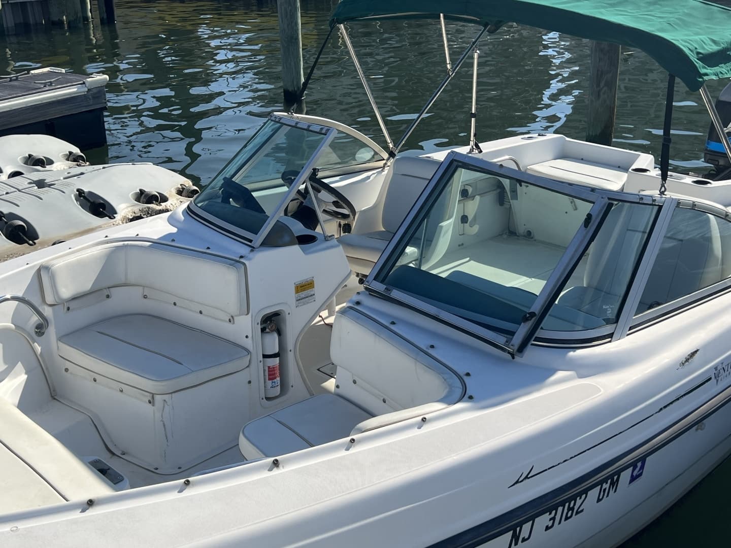 2000 Boston Whaler 18 Ventura Bowrider - Image 15