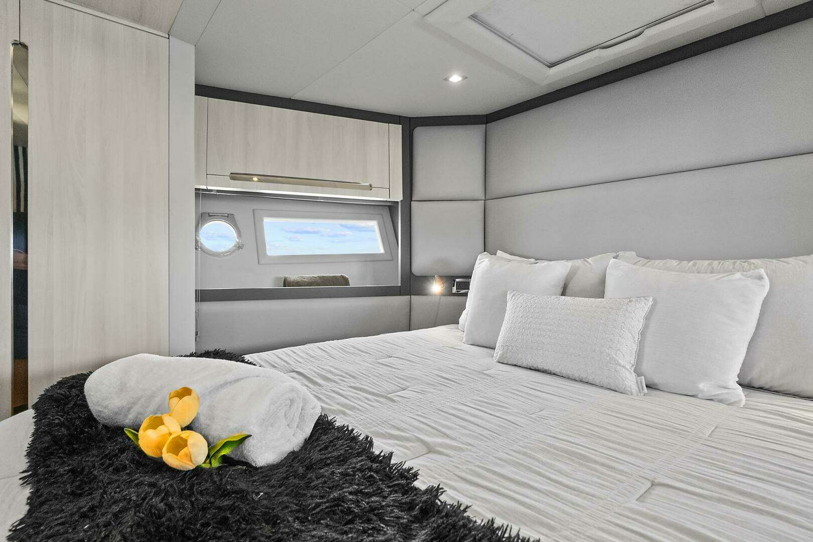 2021 Fairline Squadron 68 - Image 26