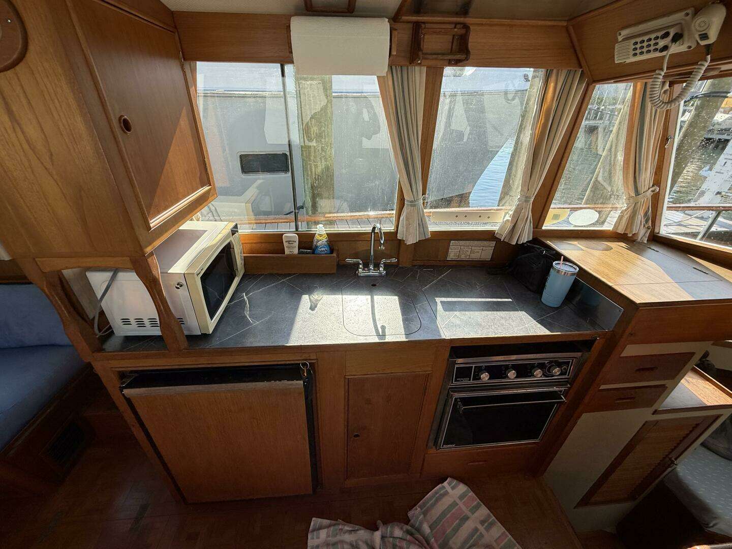 1985 Grand Banks 36 Classic - Image 9