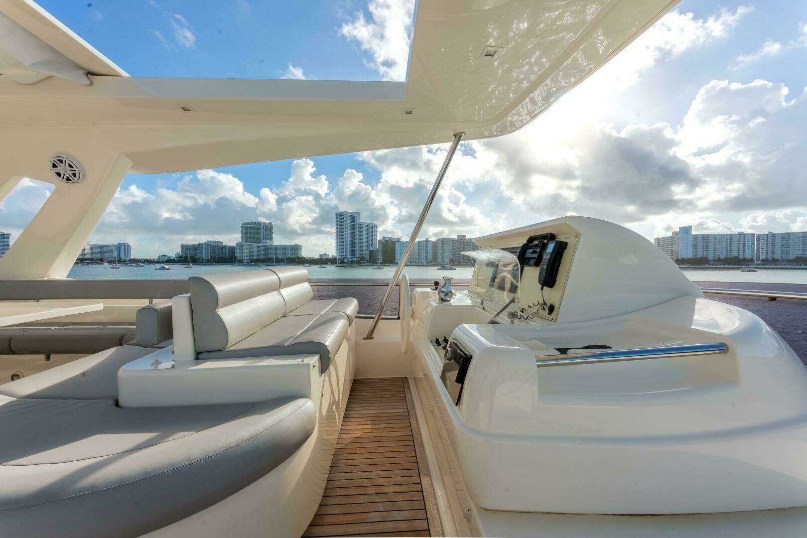 2014 Ferretti Yachts 870 - Image 13
