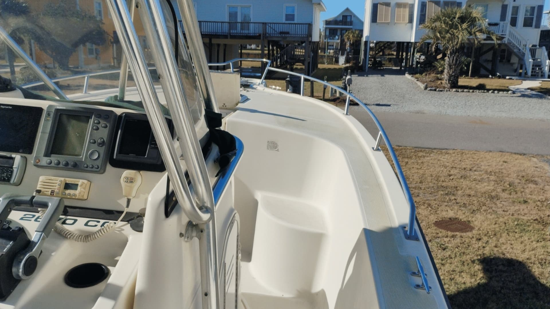 2001 Pursuit 2670 Cuddy Console - Image 16