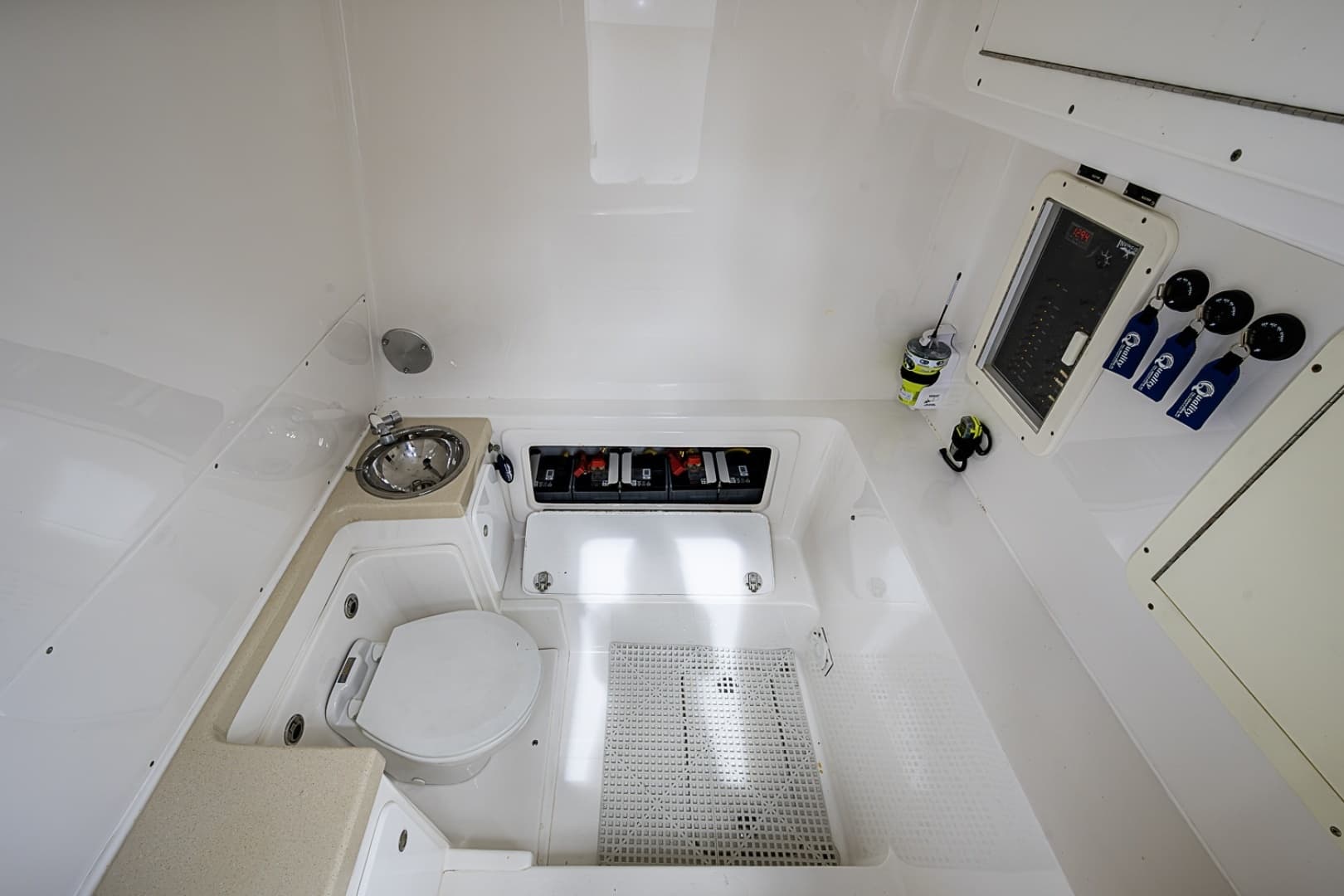 2015 Invincible 42 Open Fisherman - Image 13