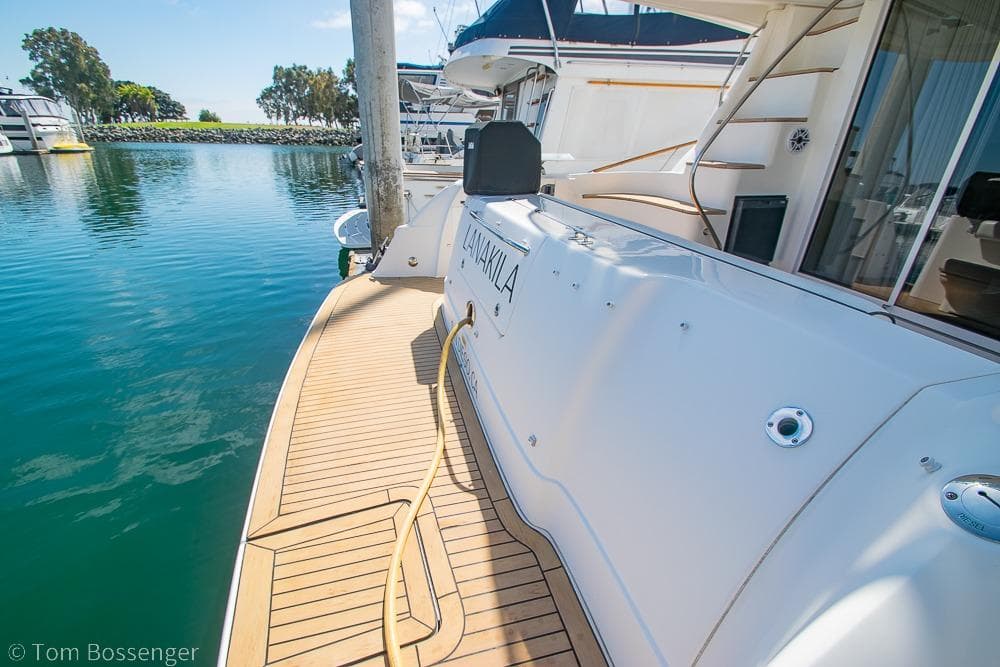 2005 Sea Ray 420 Sedan Bridge yacht docked at marina, featuring teak deck.