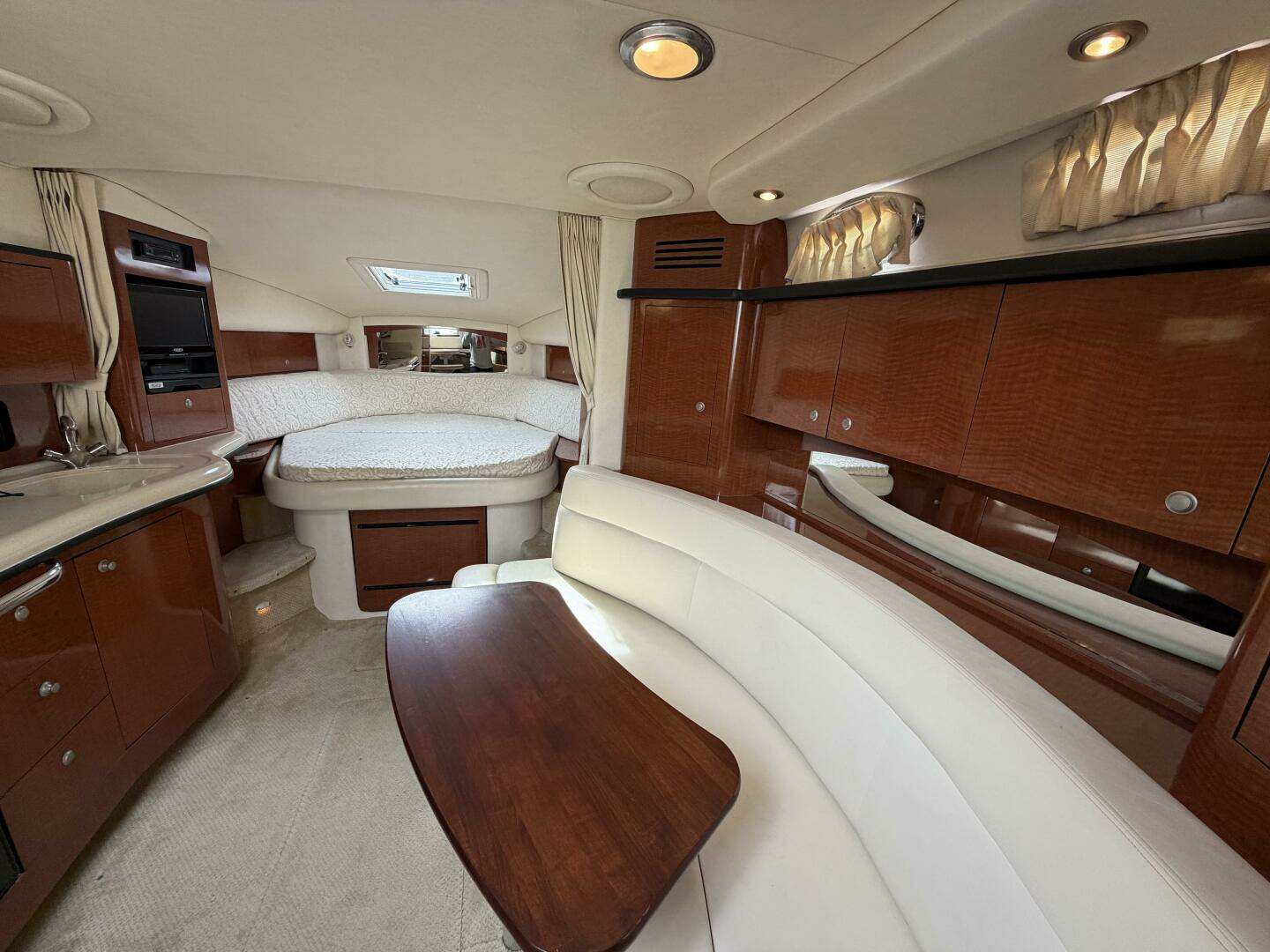 2005 Sea Ray 320 Sundancer - Image 9