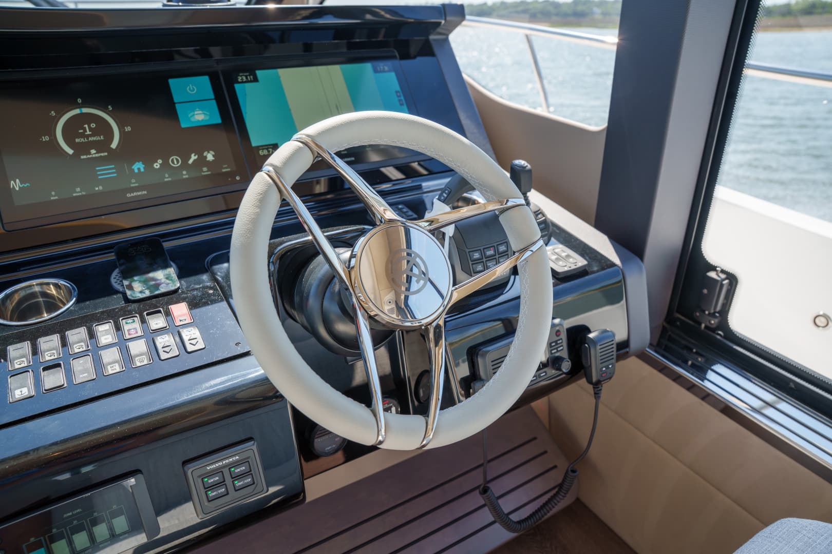 2026 Cruisers Yachts 50 FLY - Image 38
