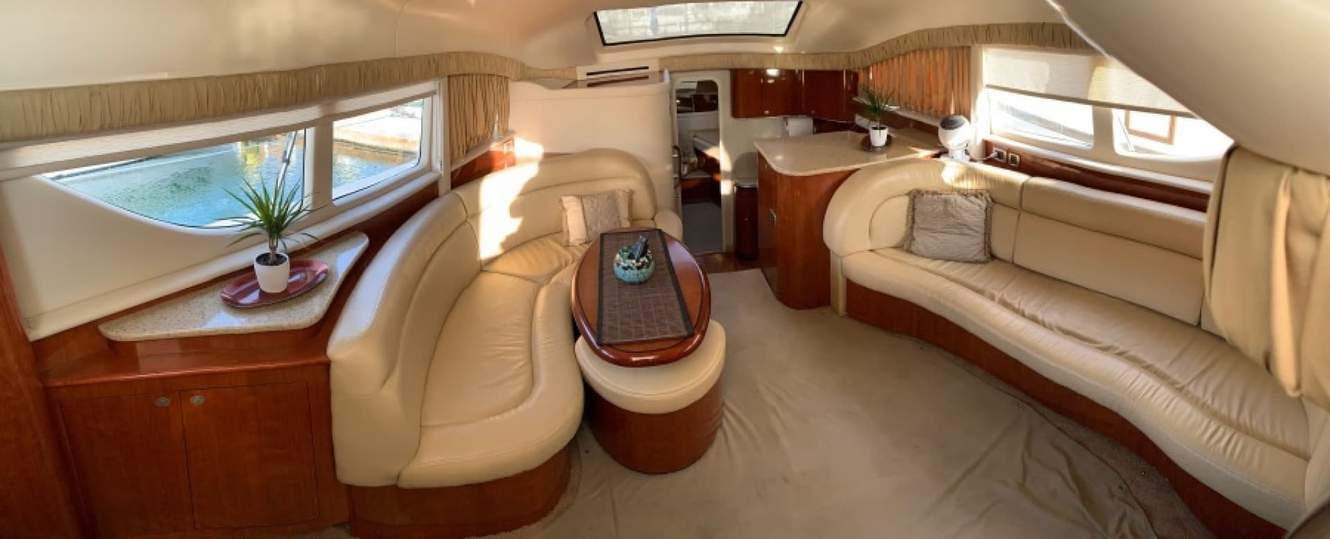 2004 Sea Ray 390 Motor Yacht - Image 10