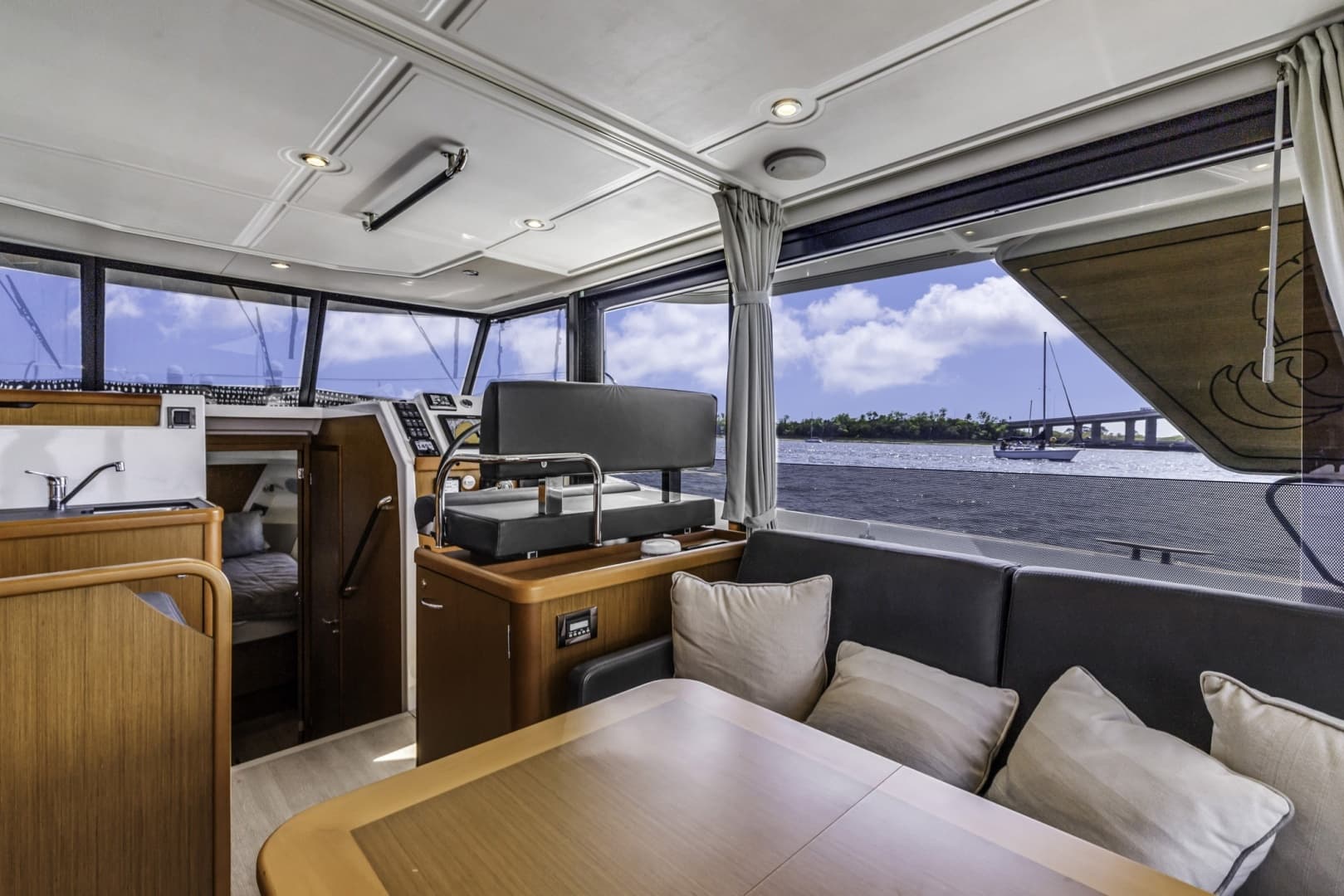 2019 Beneteau Swift Trawler - Image 15