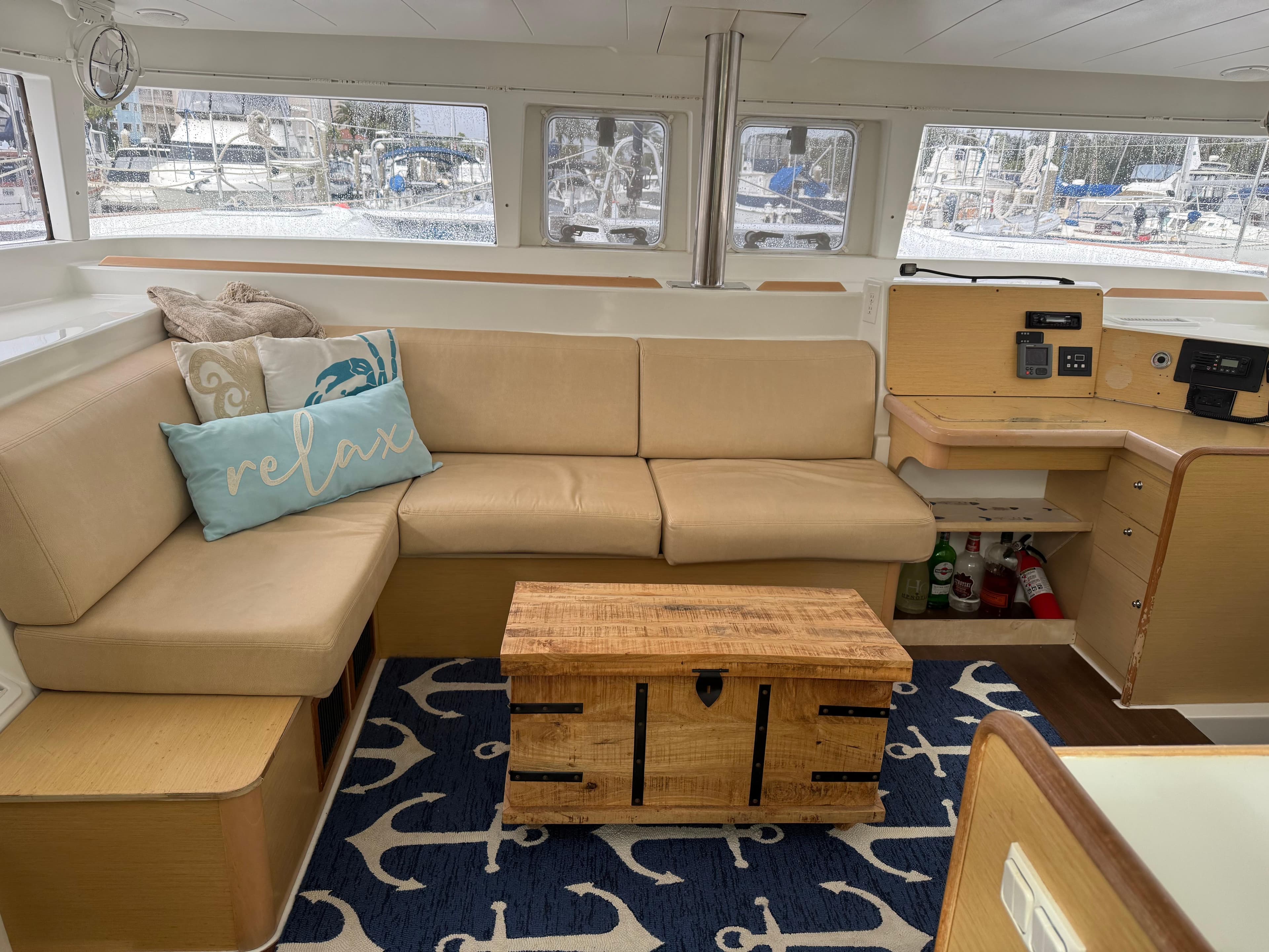 Cozy interior of 2010 Lagoon 400 yacht with beige seating and nautical decor.