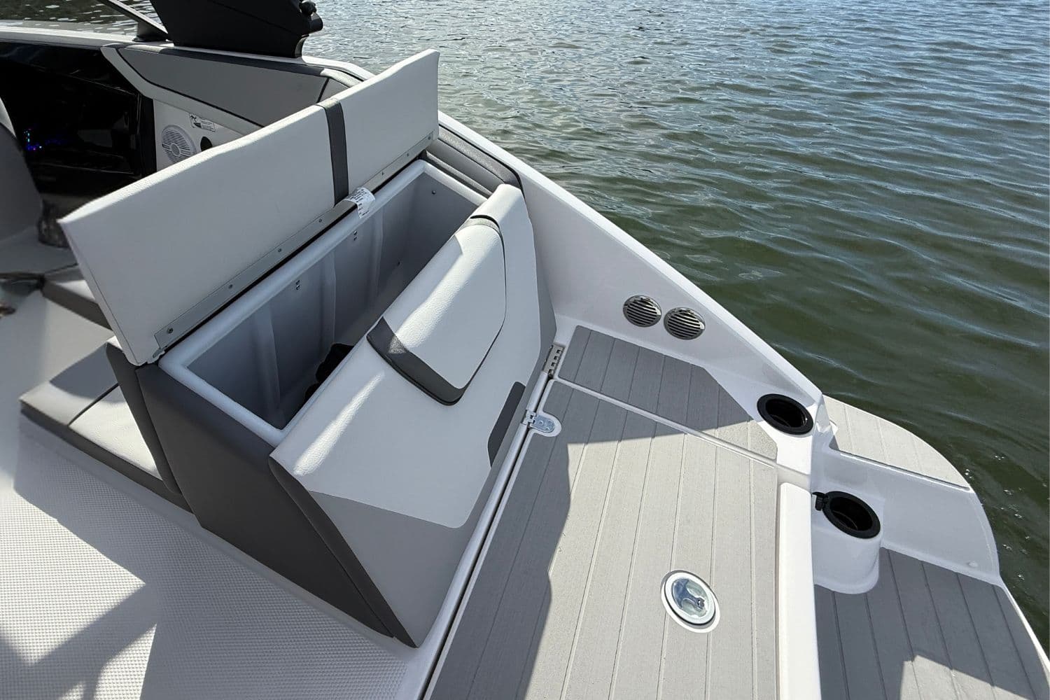 2026 Yamaha Boats AR220 - 10