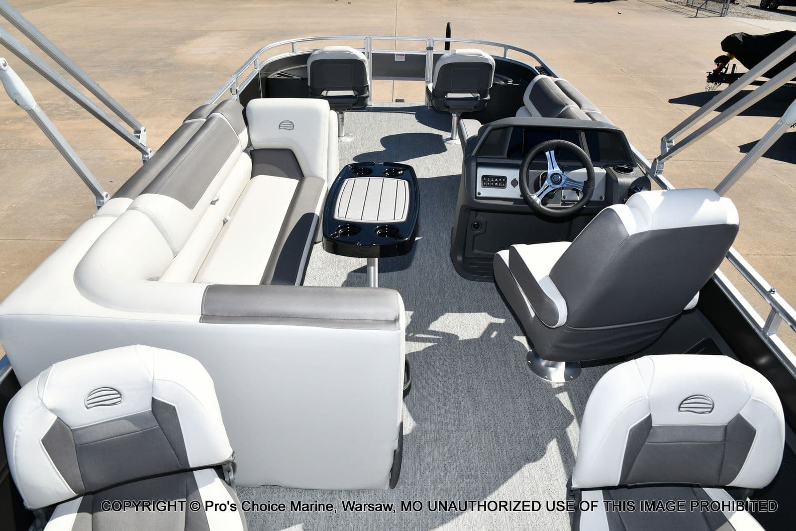 2026 Sun Tracker Fishin' Barge 22 DLX w/115HP Pro-XS 4 Stroke - 11