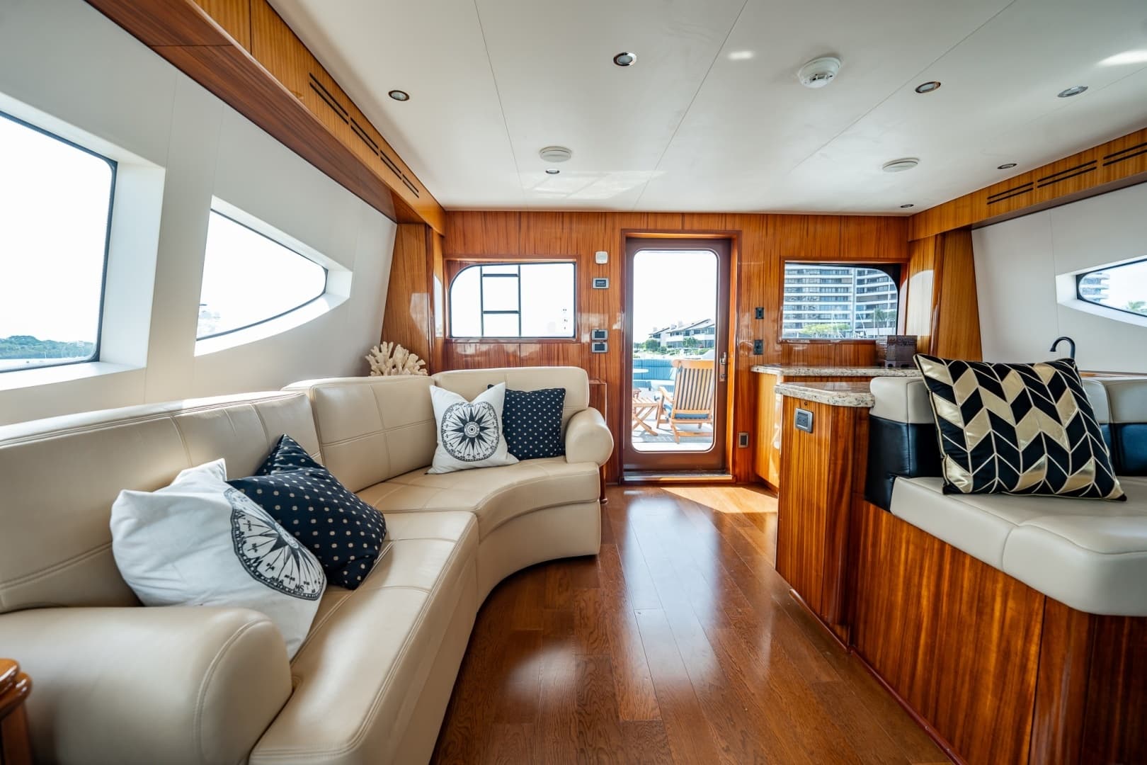2012 Hatteras — - Image 18