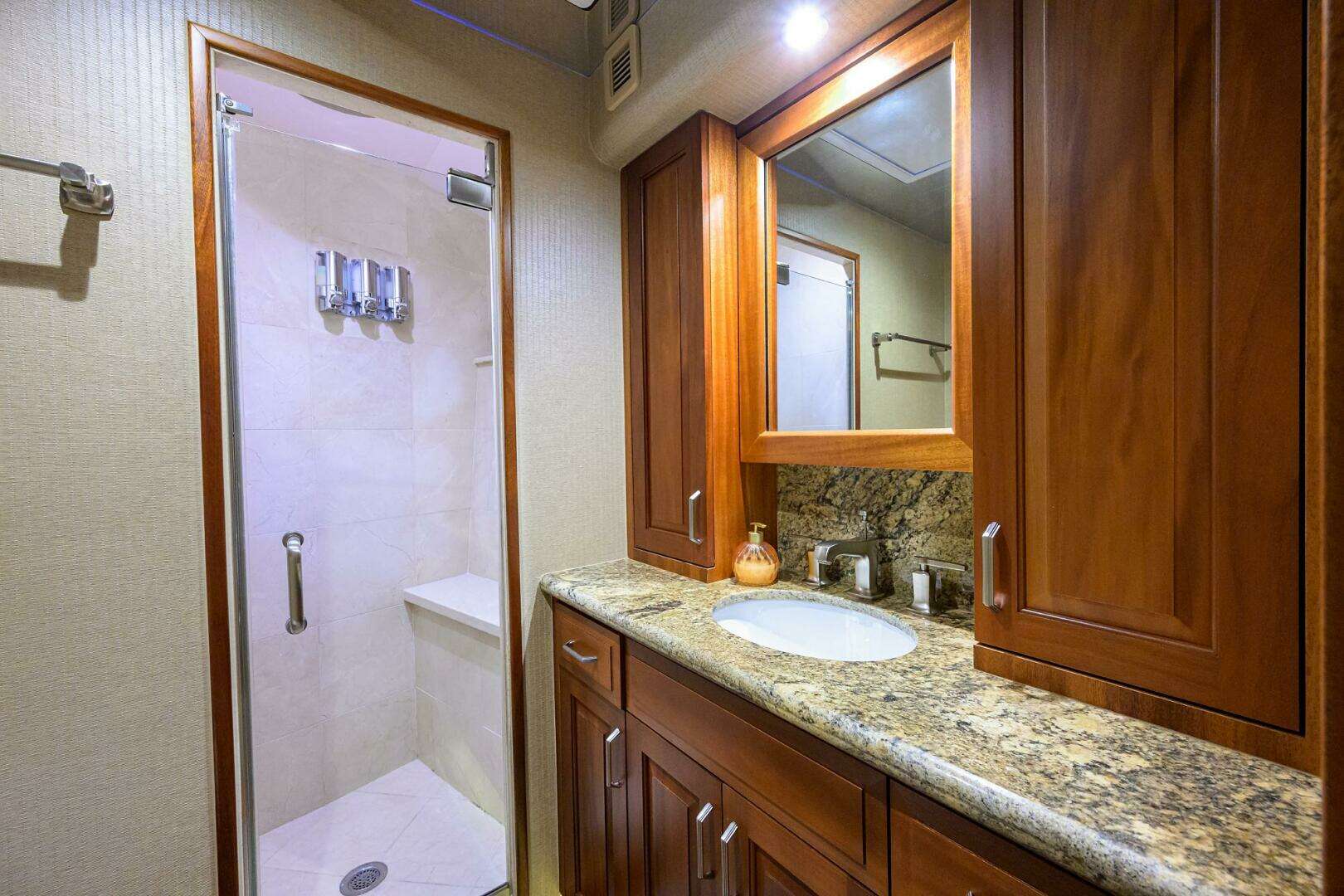 2013 Hatteras GT63 - Image 15