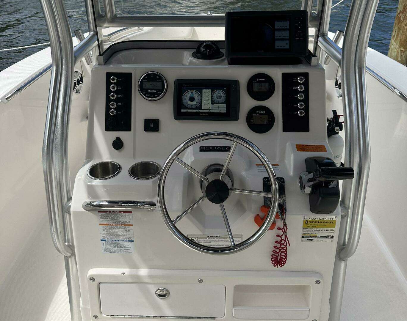 2015 Robalo R200 - Image 6