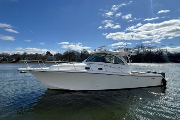 2018 Pursuit OS 385 Offshore - Image 1
