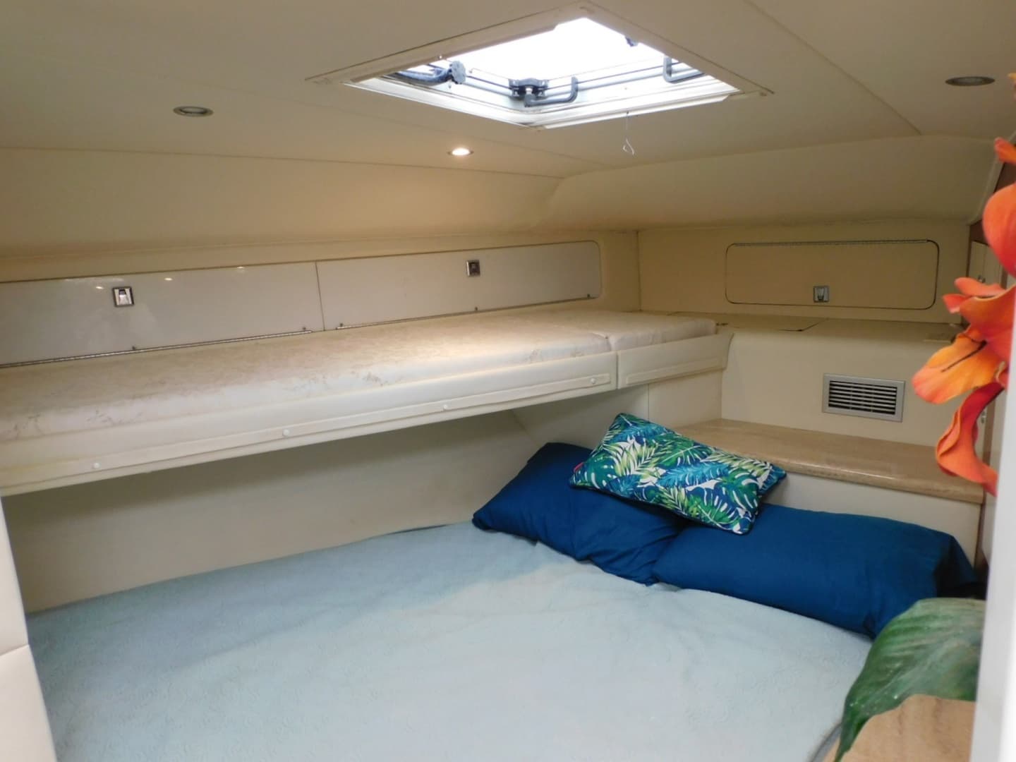 1987 Sea Ray 460 Convertible - Image 38