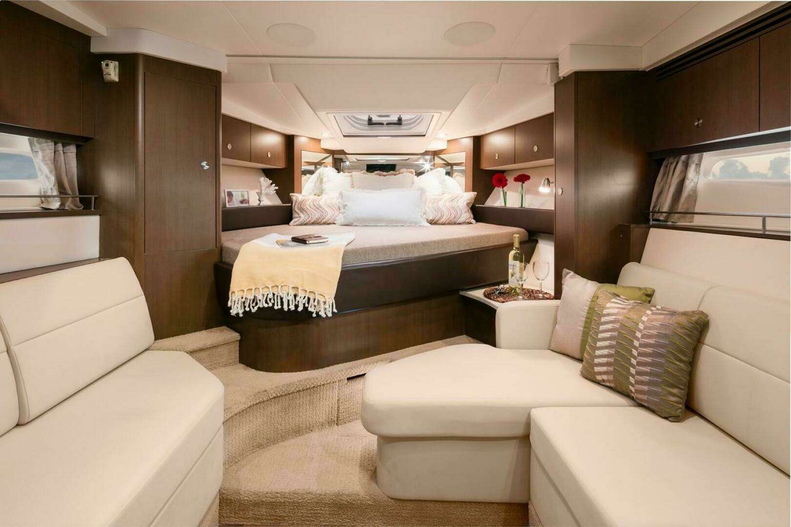2019 Sea Ray 350 Sundancer - Image 34