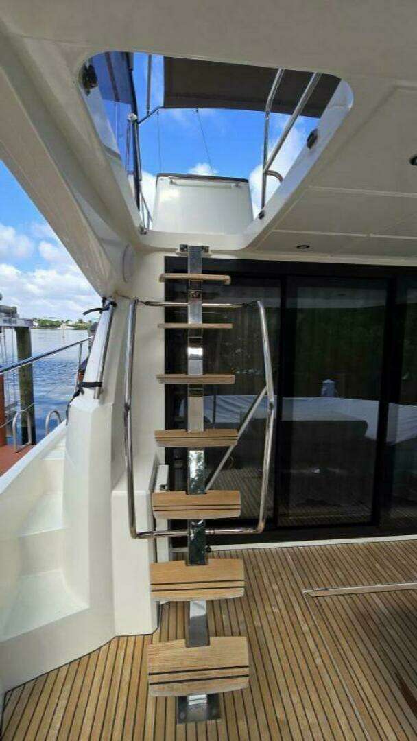 2018 Prestige 460 - Image 7