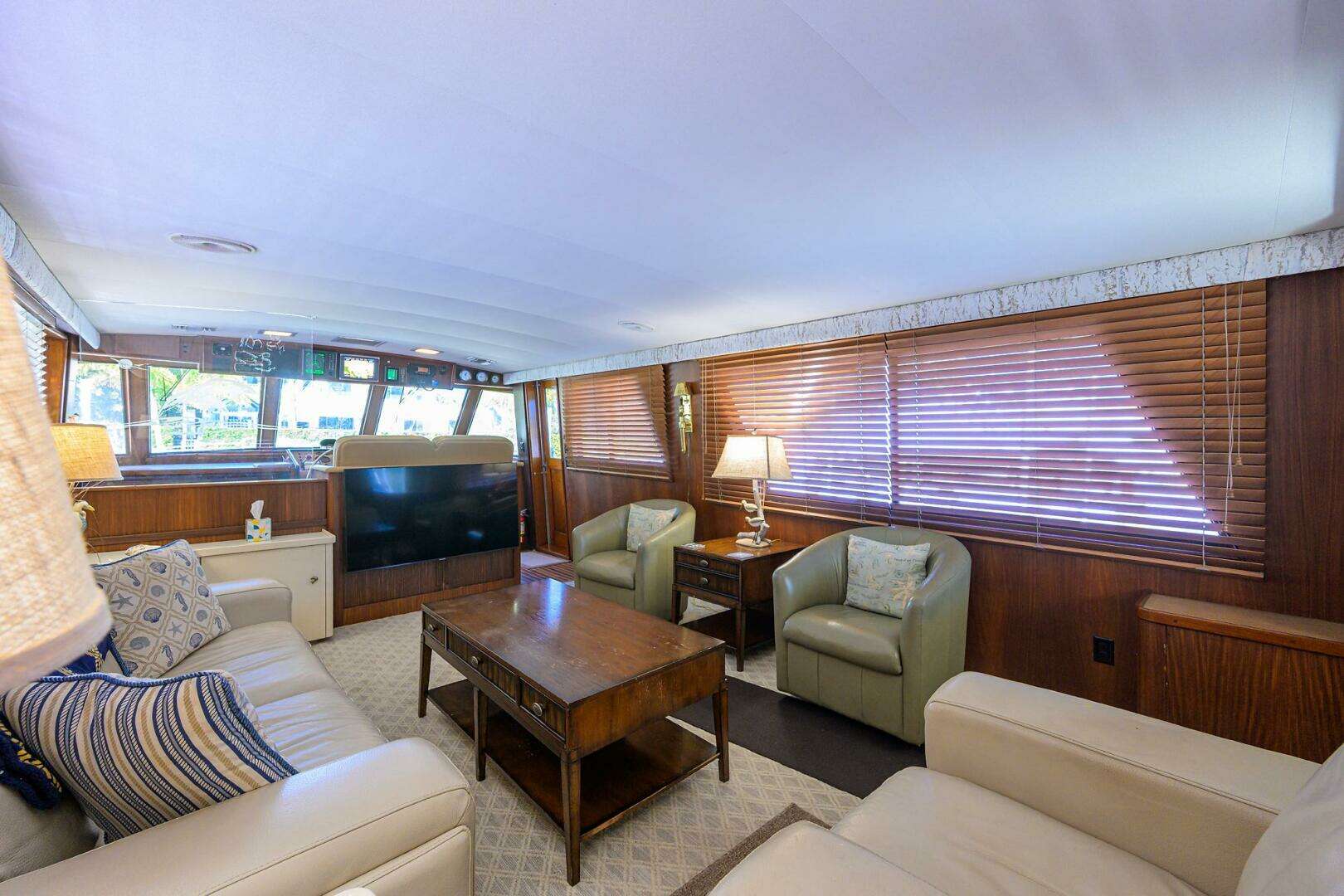 1987 Hatteras 63 Motor Yacht - Image 3