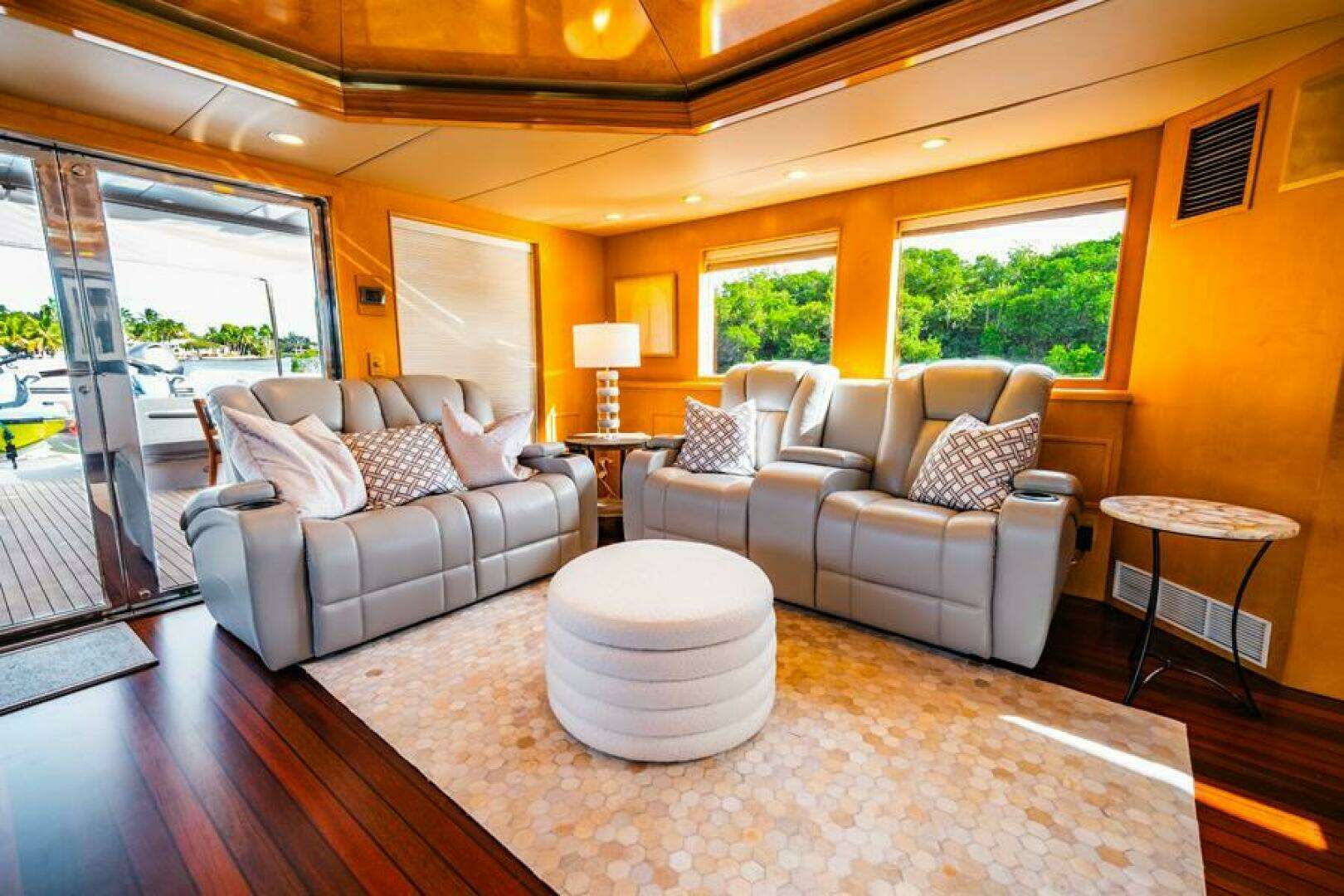 1995 Hatteras Flybridge Motor Yacht - Image 42