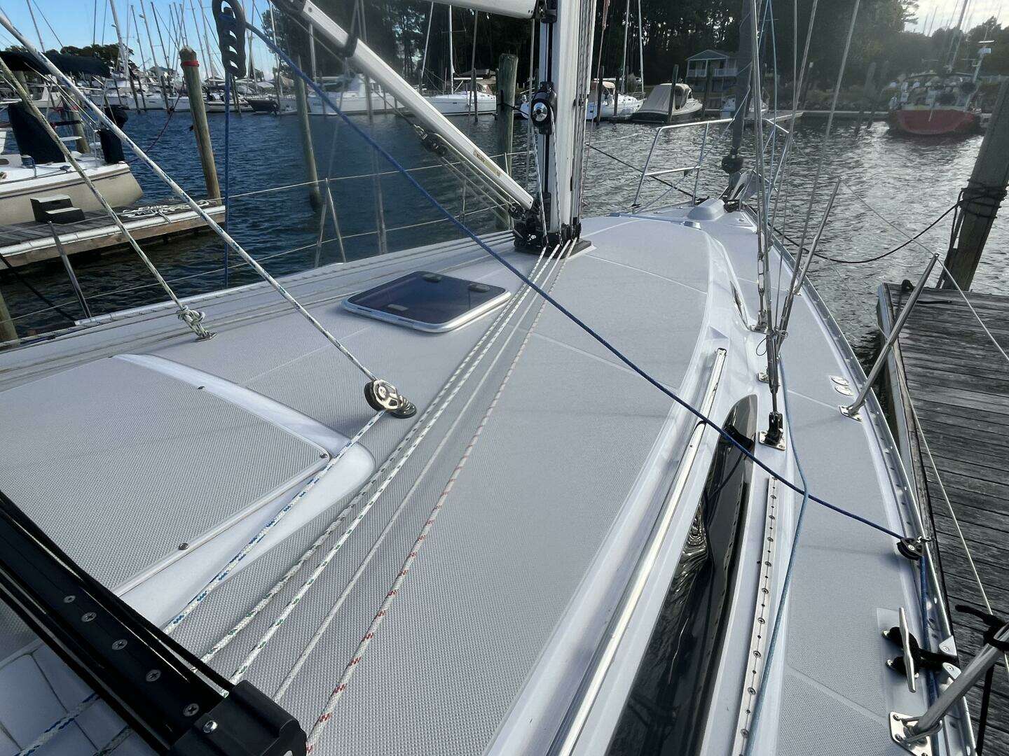 2017 Catalina 355 - Image 8