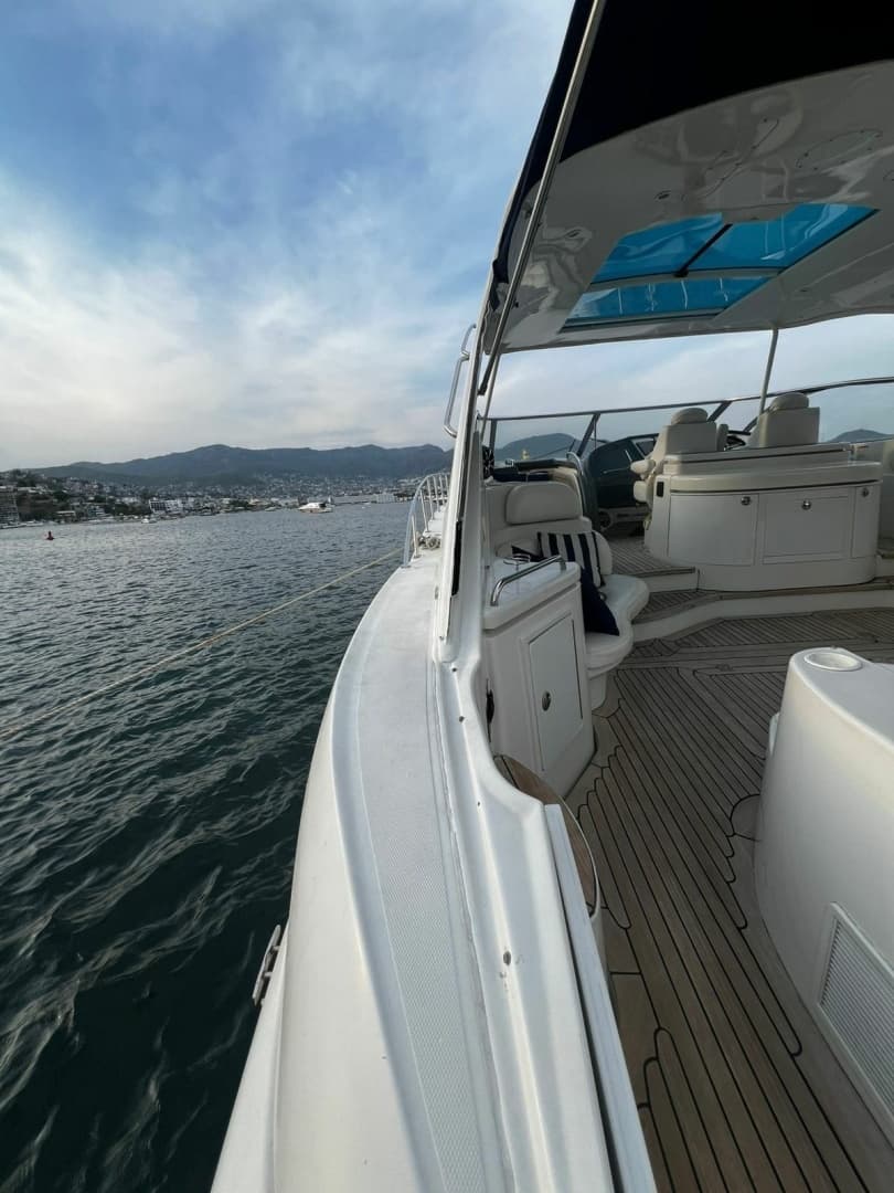 2006 Cruisers Yachts Express 560 - Image 4