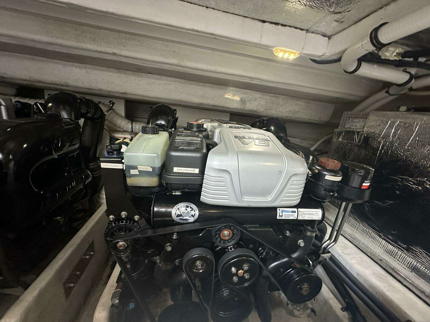 2017 Cruisers Yachts 390 Express Coupe - Image 78