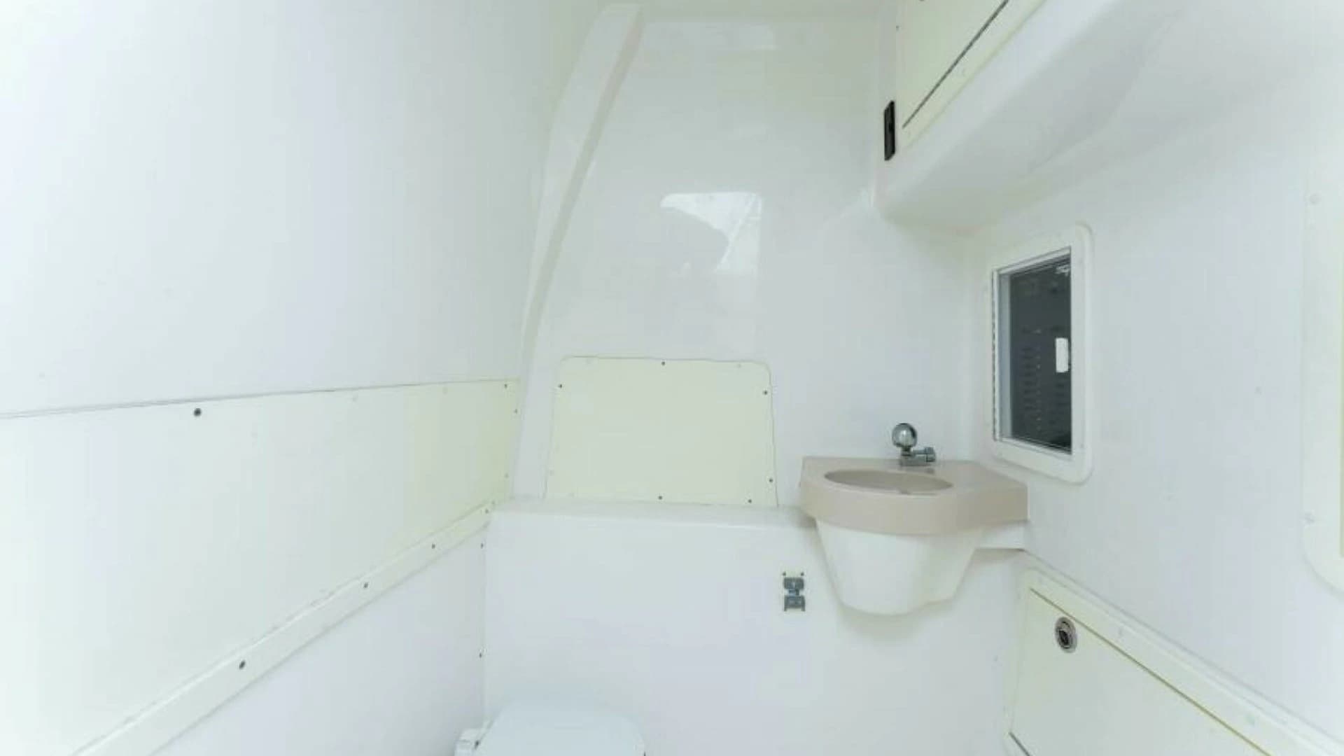 2019 Invincible 39 Open - Image 16