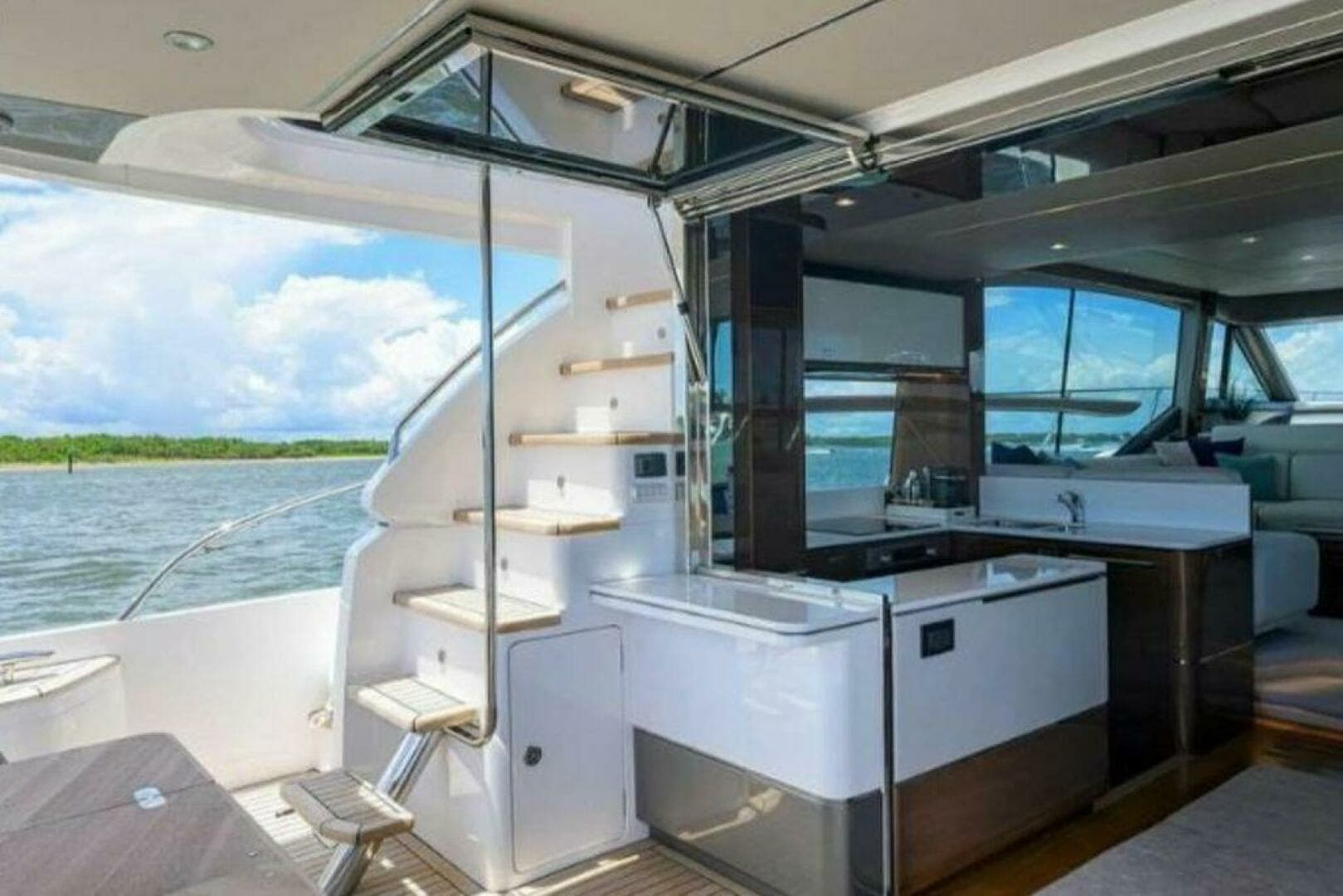 2019 Princess F62 - Image 3