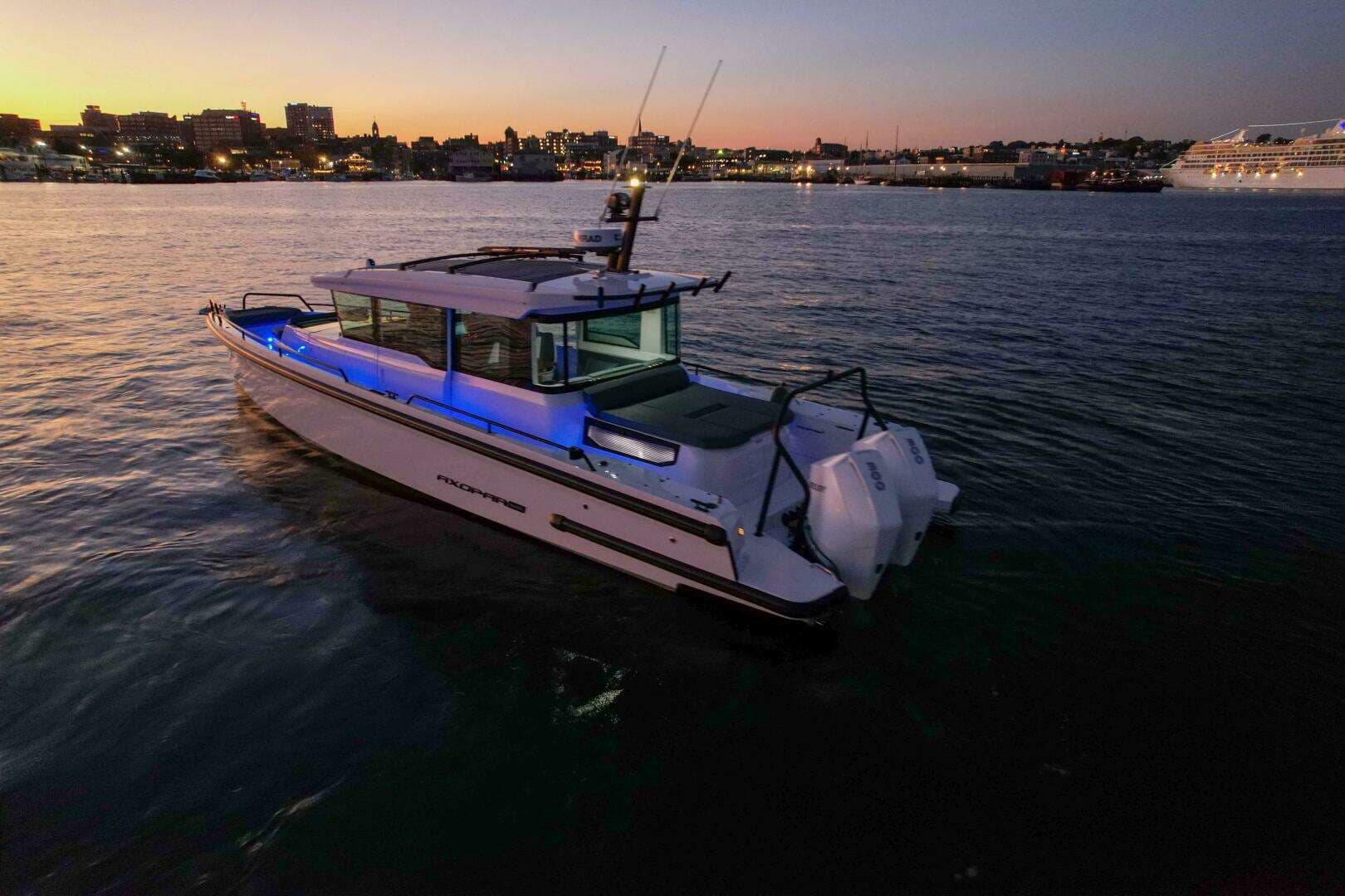 2022 Axopar 37 XC Cross Cabin - Image 5