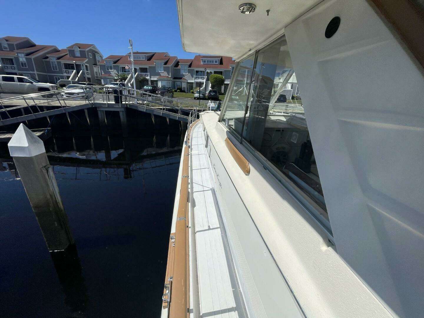 1969 Chris-Craft 47 Commander - Image 40