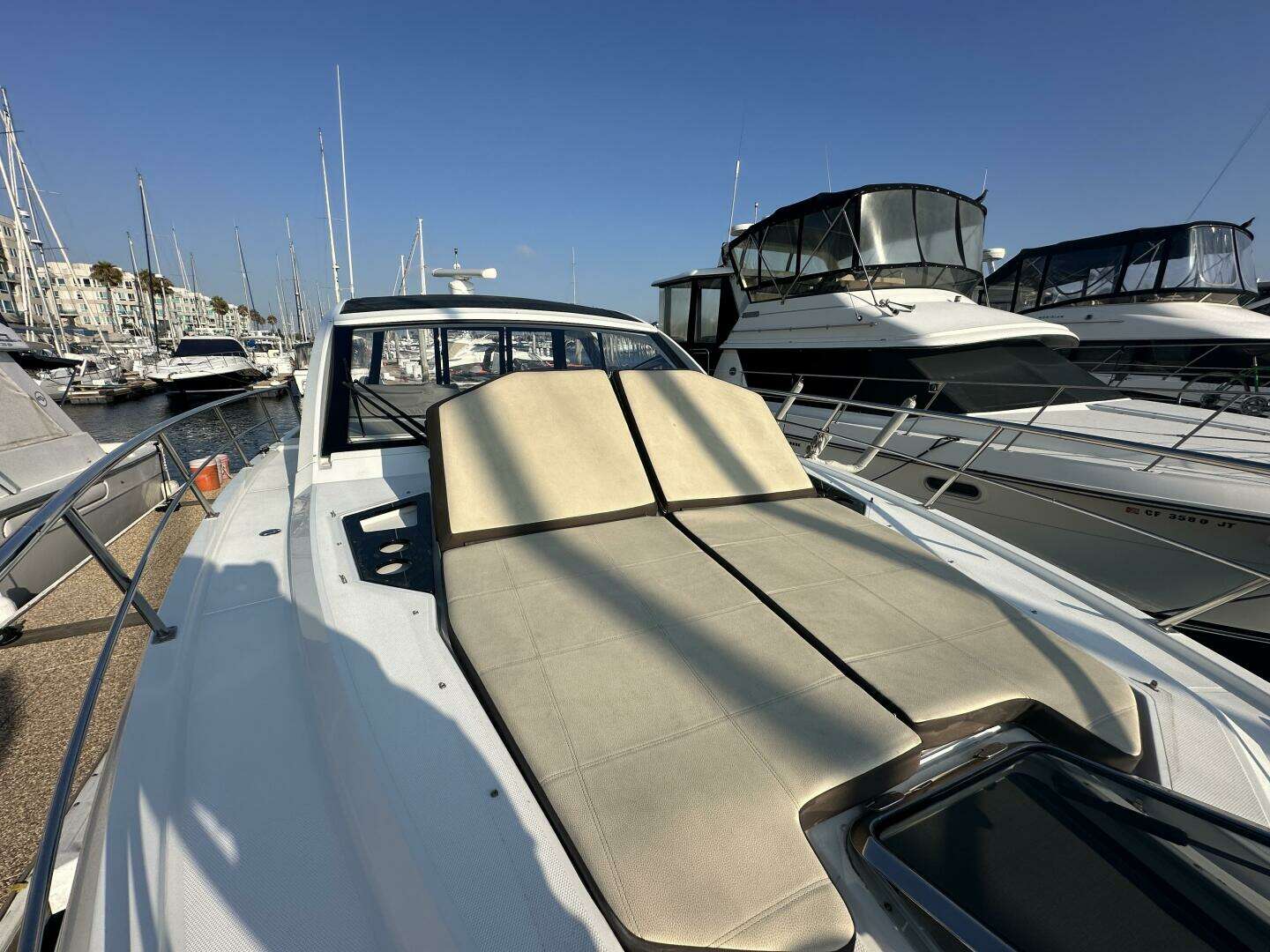 2017 Cruisers Yachts 390 Express Coupe - Image 14