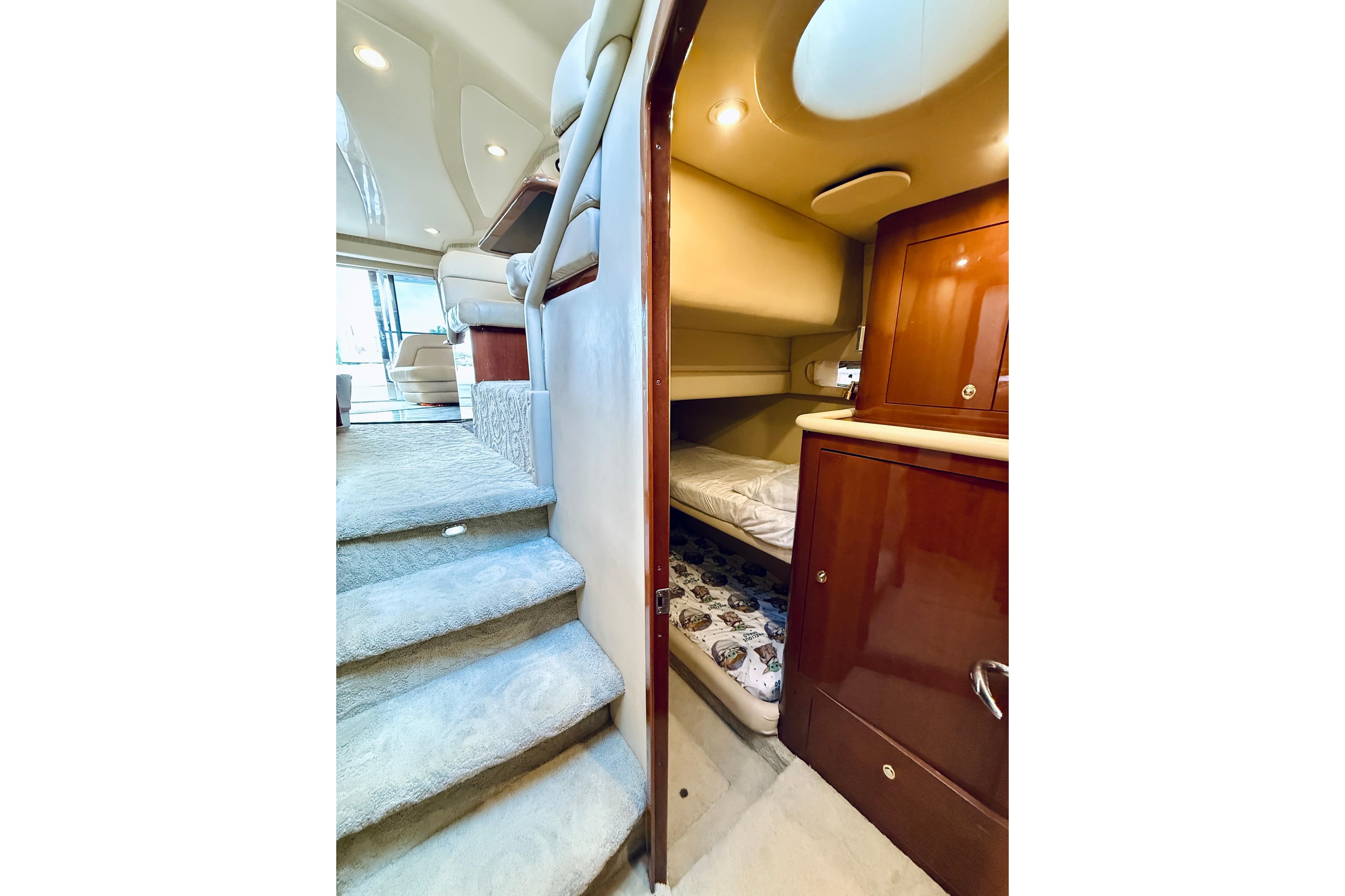 2003 Sea Ray 560 Sedan Bridge interior with stairs and cozy cabin.