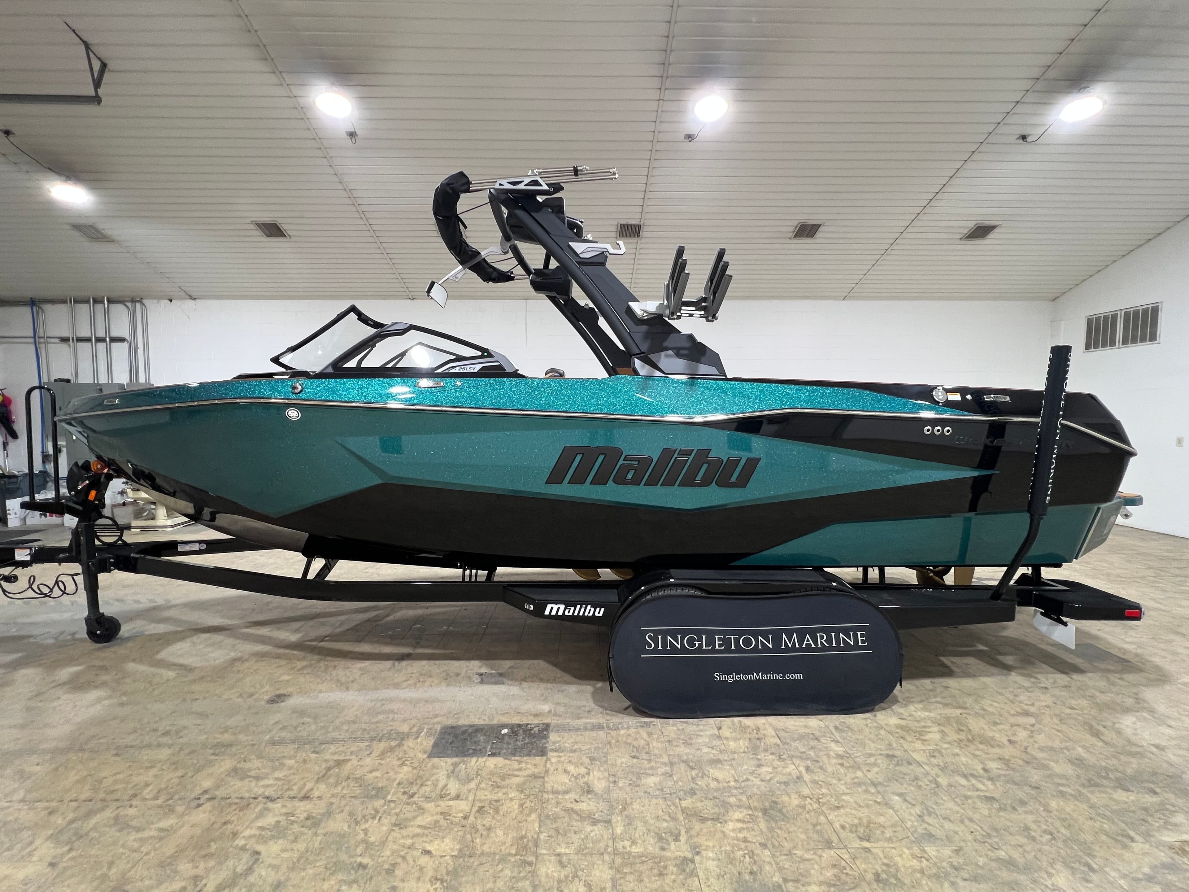 2026 MALIBU 25 LSV - Image 1